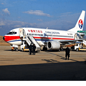 东郊机场空运航空快运业稳步发展的原因是什么？